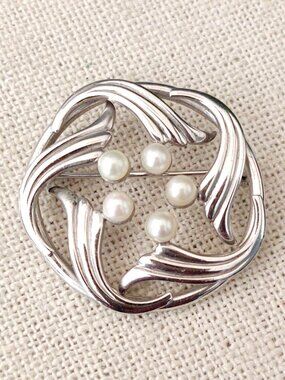 Vintage Simmons sterling and pearl brooch